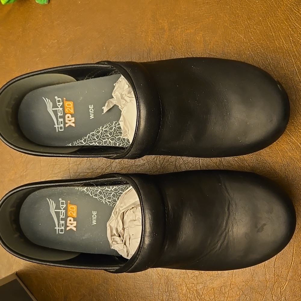 Dansko XP 2.0 clogs Size Mens 42/ Size 9 WIDE black leather Shoes Gently Used